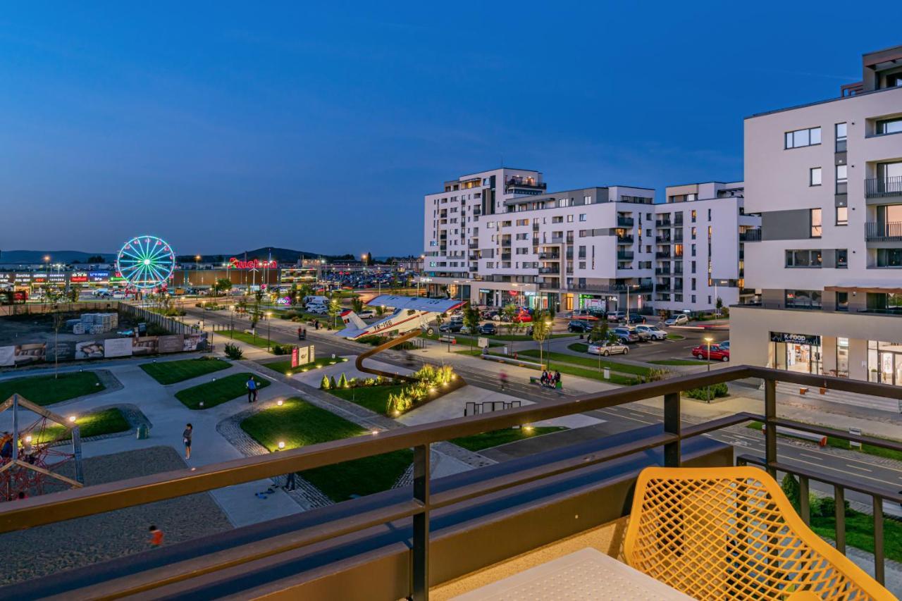 Promenada Studios Braşov Exterior foto
