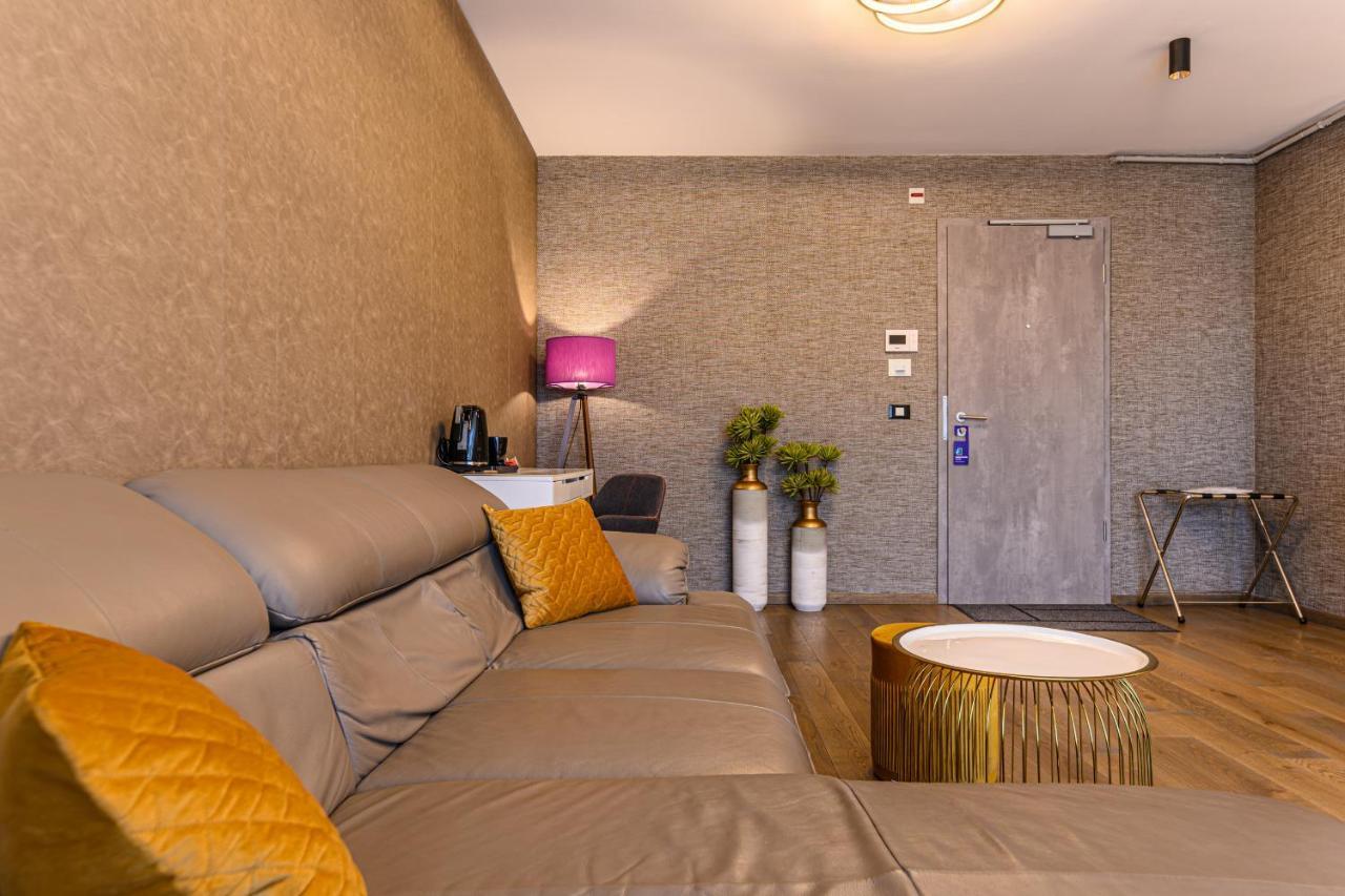 Promenada Studios Braşov Exterior foto